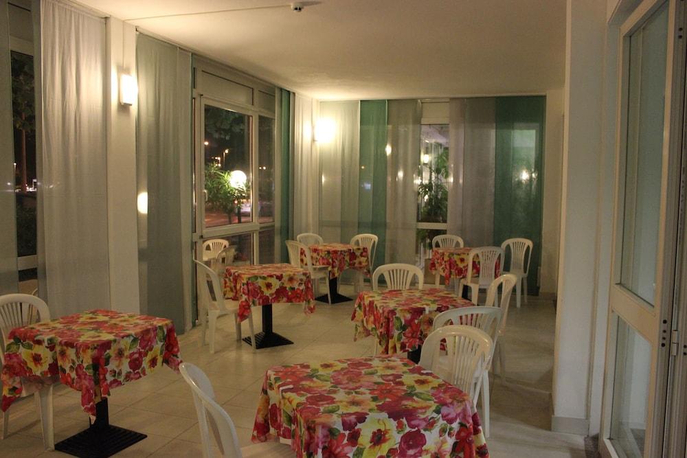 Hotel La Torretta Bramante Rimini Exterior foto